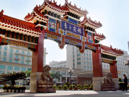 大指公司正式承接?xùn)|方賓館廚房夜間清潔項(xiàng)目